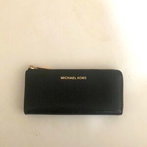 Michael Kors Wallet Card Holder Black Pebble Leather Gold Zipper Detail Pockets